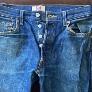 Men Levi’s 501 Straight Leg Button Fly Down Jeans